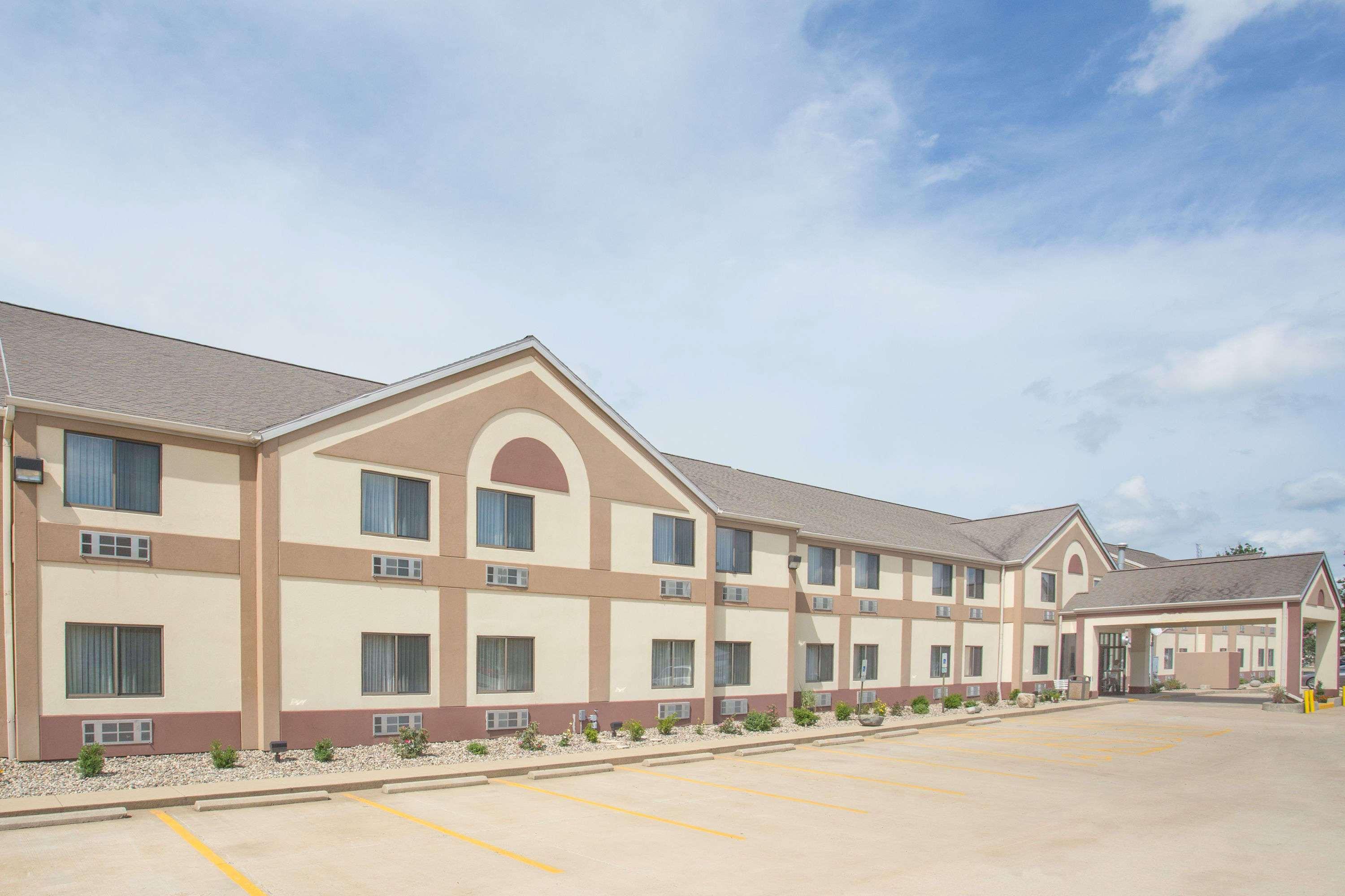 Best Western University Inn Urbana Bagian luar foto